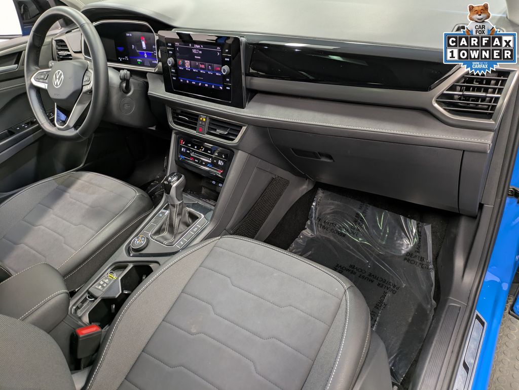 2025 Volkswagen Taos SE Black - Photo 33