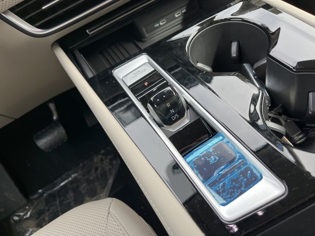 2025 Volkswagen Atlas SE w/Tech - Photo 18