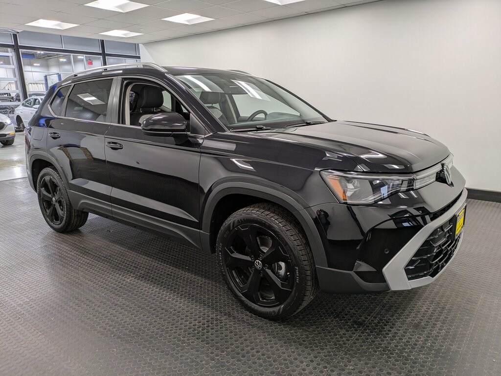 2025 Volkswagen Taos SEL photo 3