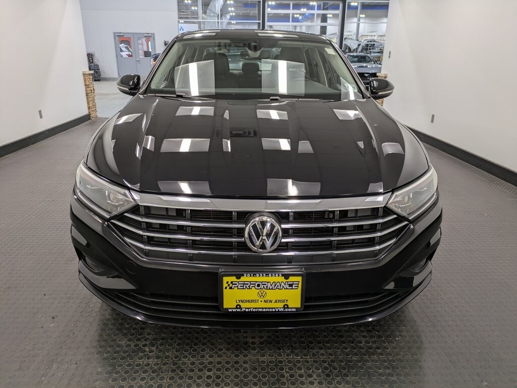 2021 Volkswagen Jetta SEL Premium photo 2
