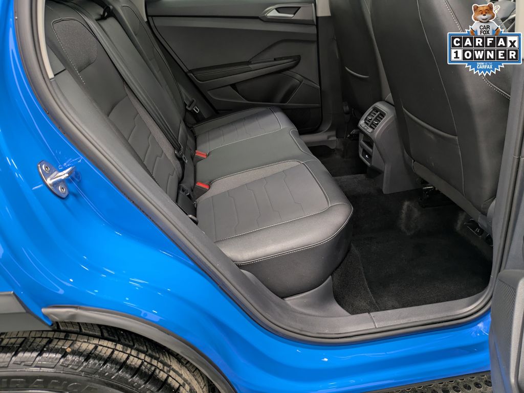 2025 Volkswagen Taos SE Black - Photo 31