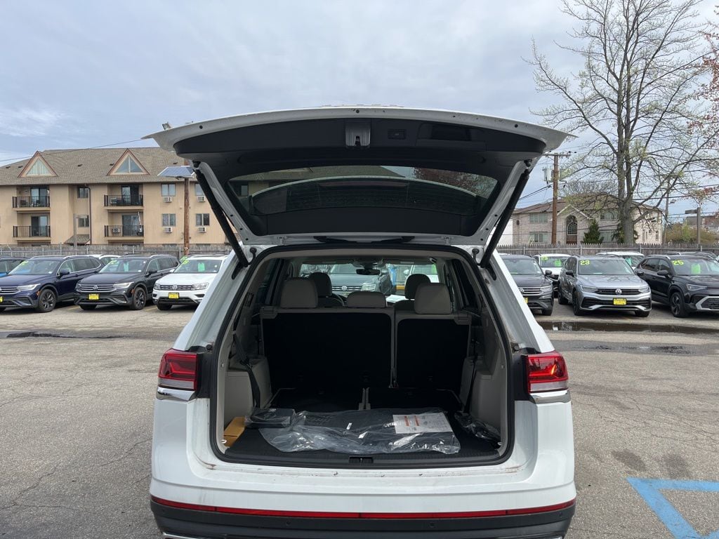 2025 Volkswagen Atlas SE w/Tech - Photo 9