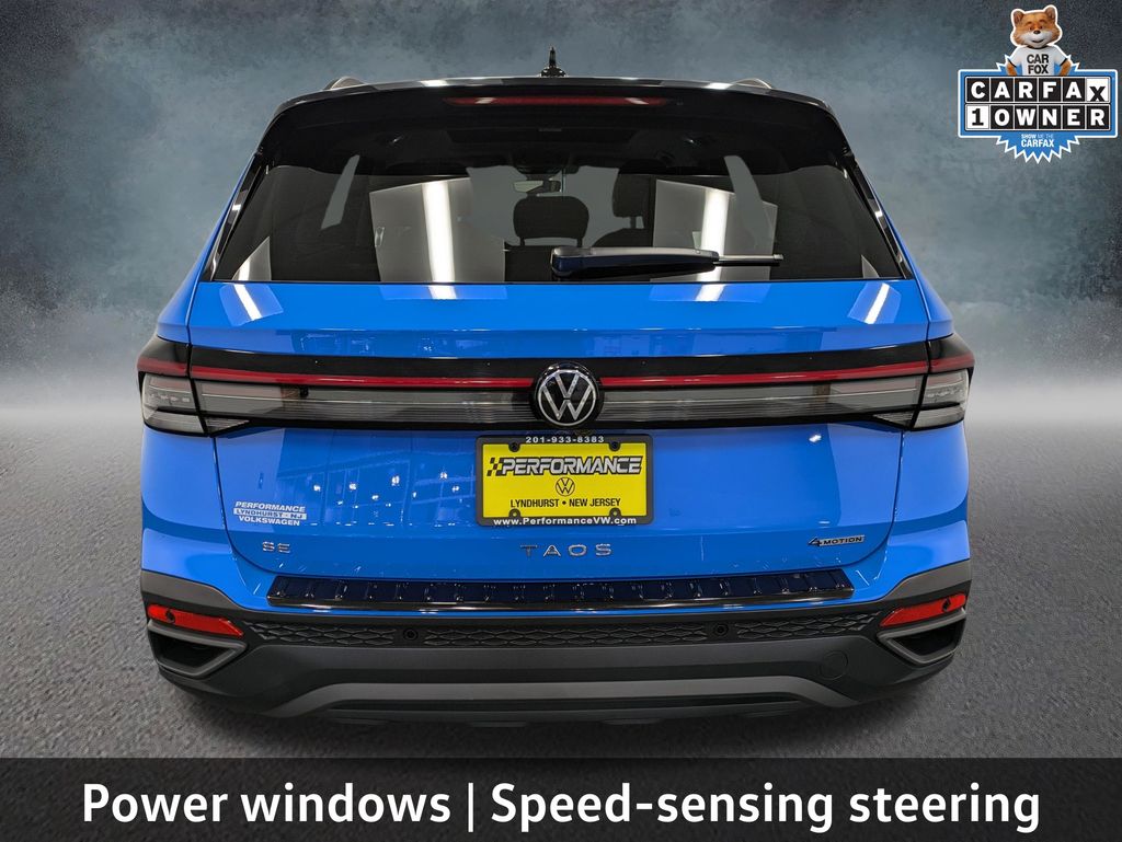 2025 Volkswagen Taos SE Black - Photo 6