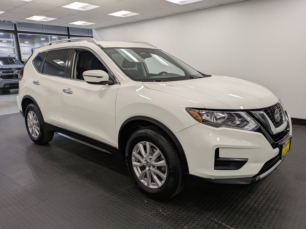 2018 Nissan Rogue SV photo 3