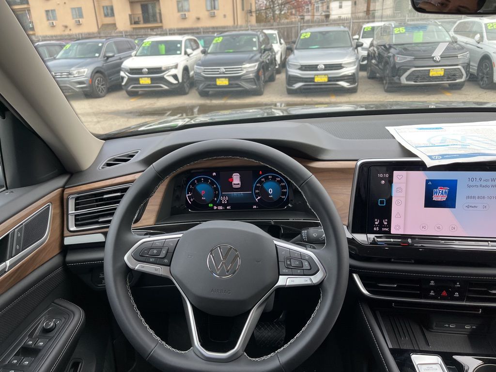 2025 Volkswagen Atlas SE w/Tech - Photo 19