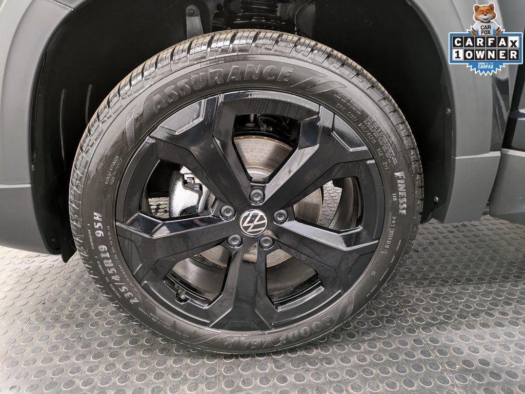 2025 Volkswagen Taos SEL - Photo 8