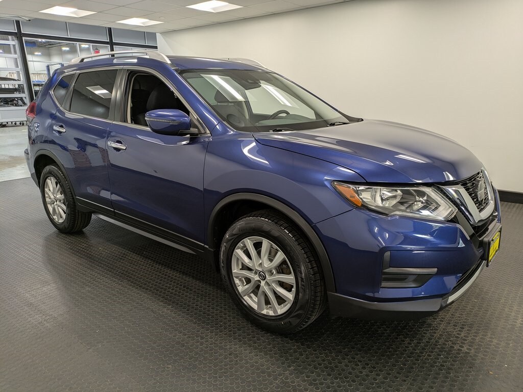 2019 Nissan Rogue SV photo 2
