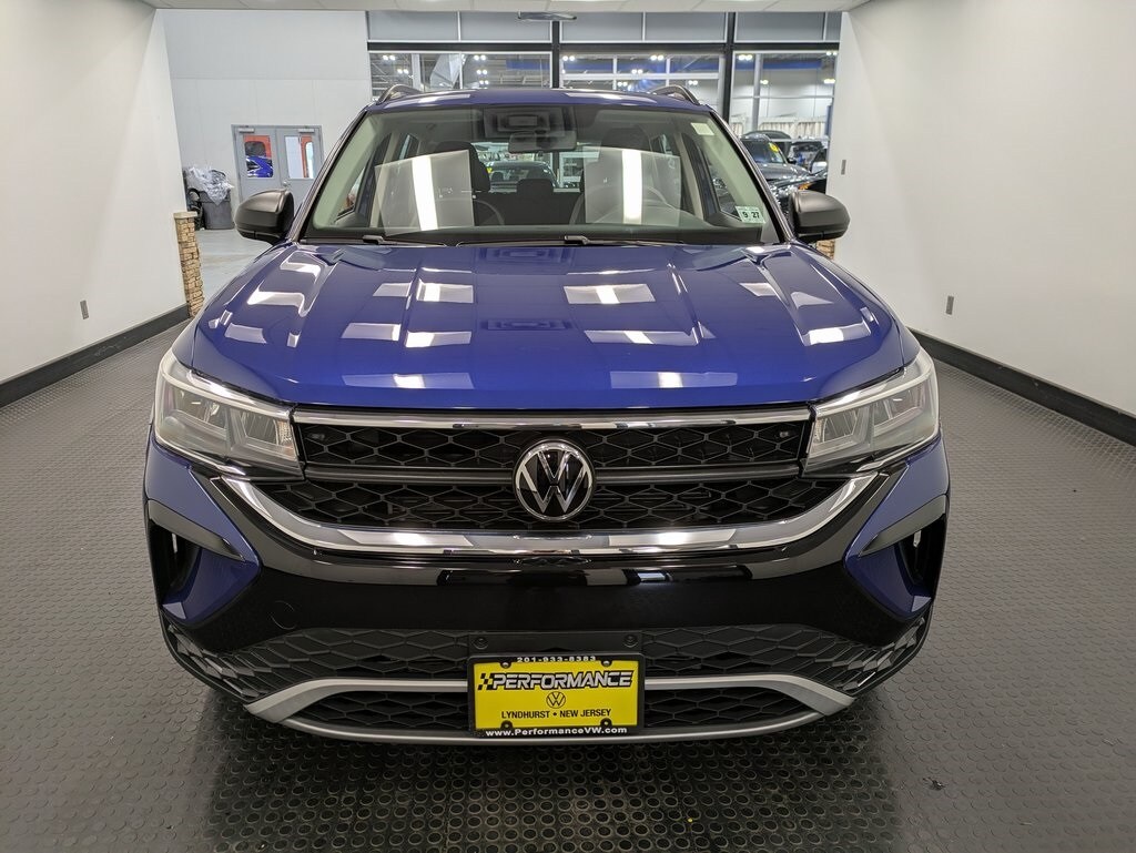 2022 Volkswagen Taos S photo 2