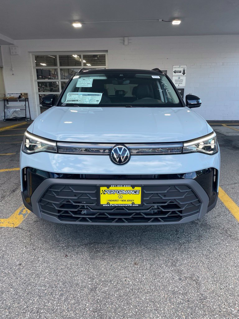 2027 Volkswagen Taos 1.5T SE Black SUV