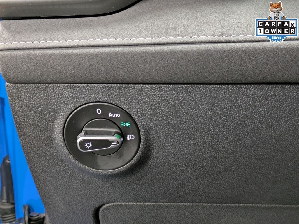 2025 Volkswagen Taos SE Black - Photo 25