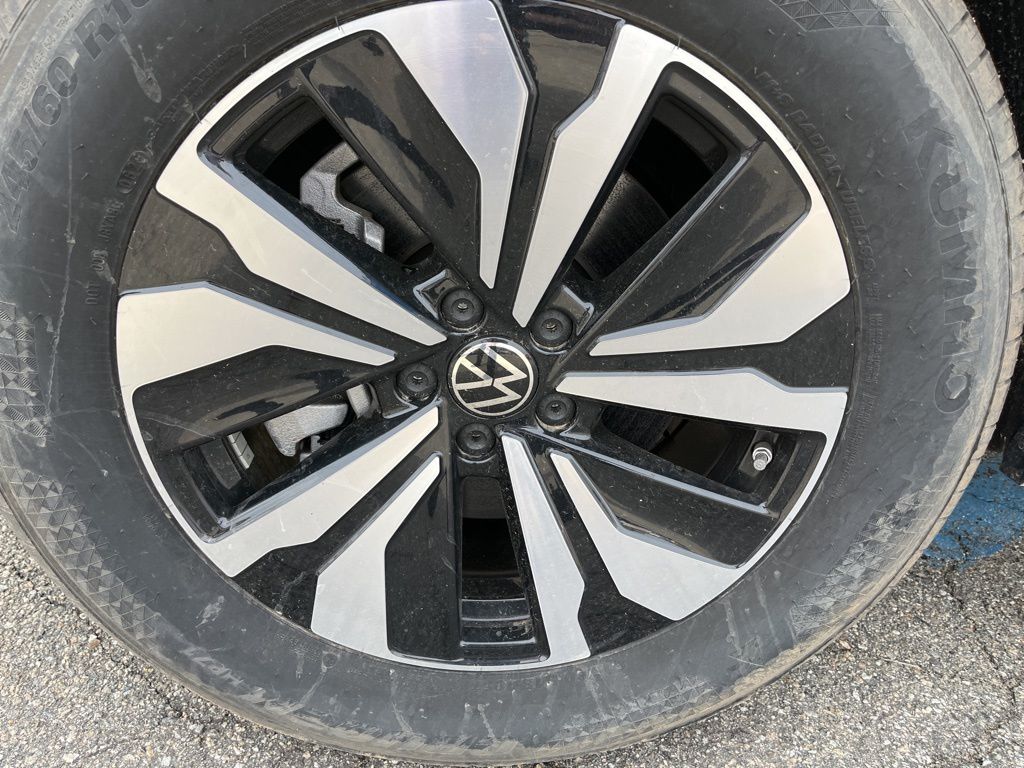 2025 Volkswagen Atlas Cross Sport SE - Photo 15