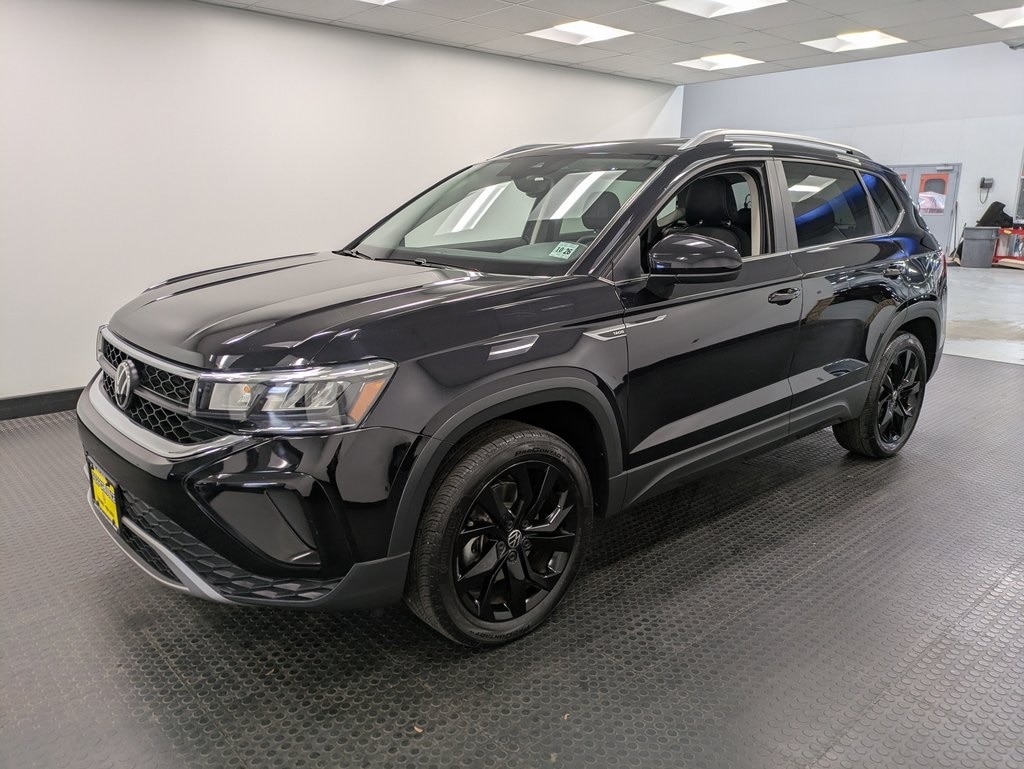 2022 Volkswagen Taos SE's photo