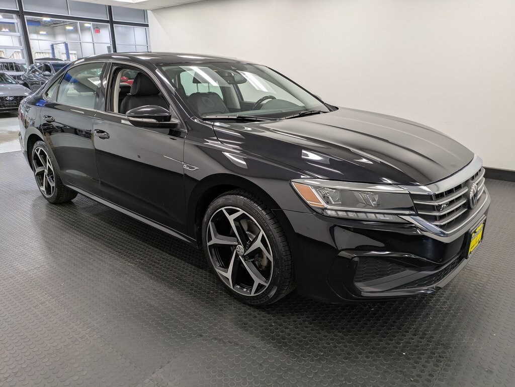 2020 Volkswagen Passat 2.0T R-Line photo 3