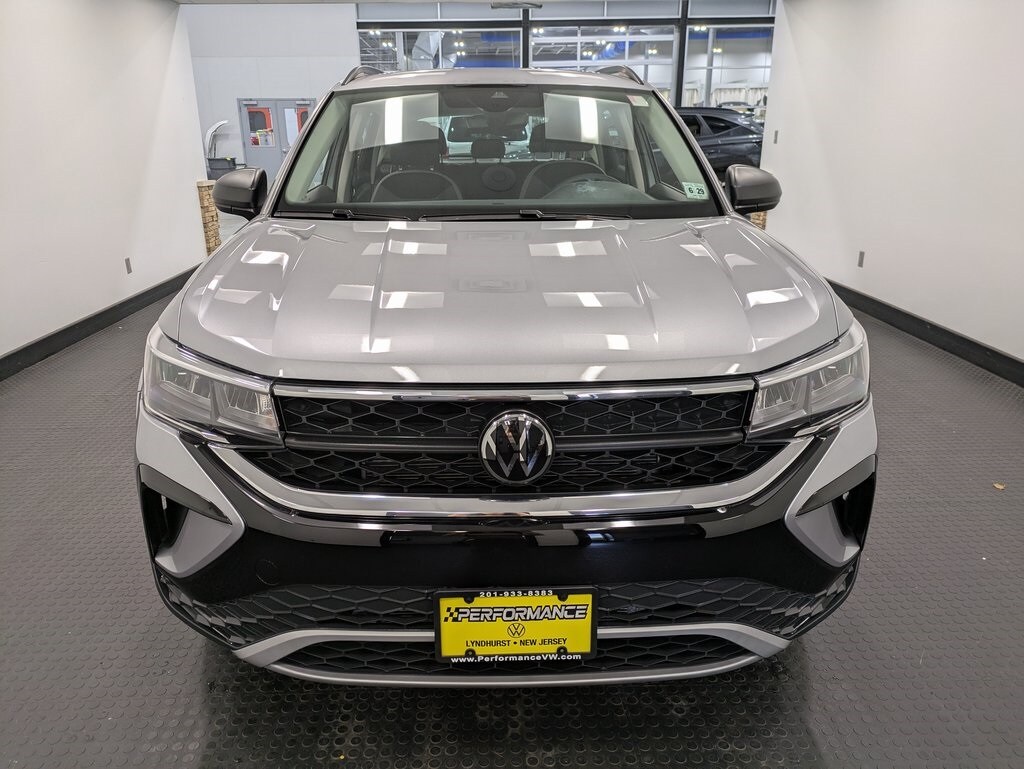 2024 Volkswagen Taos S photo 2