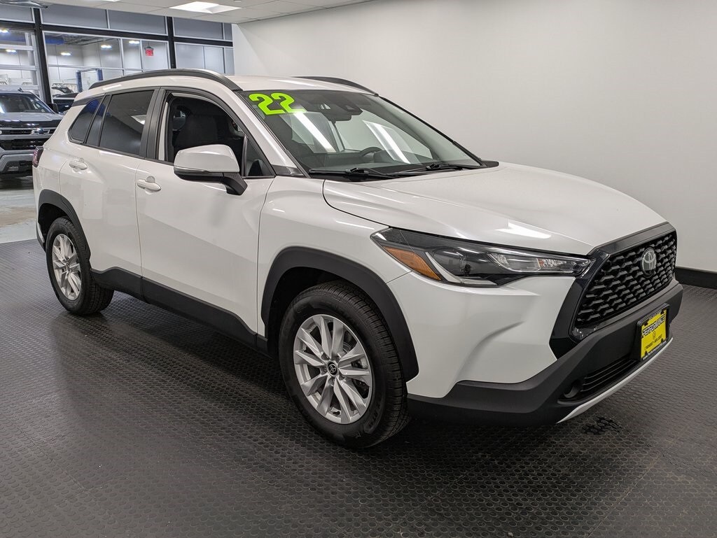 2022 Toyota Corolla Cross LE photo 2