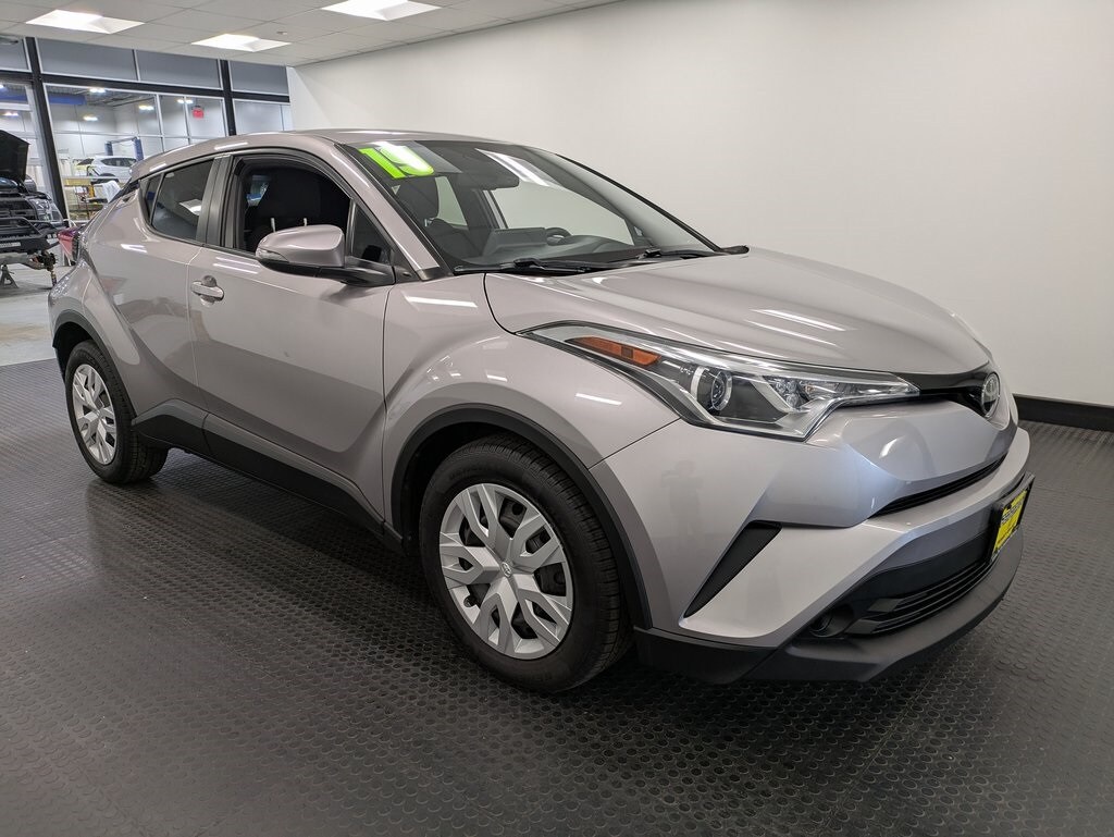 2019 Toyota C-HR LE photo 3