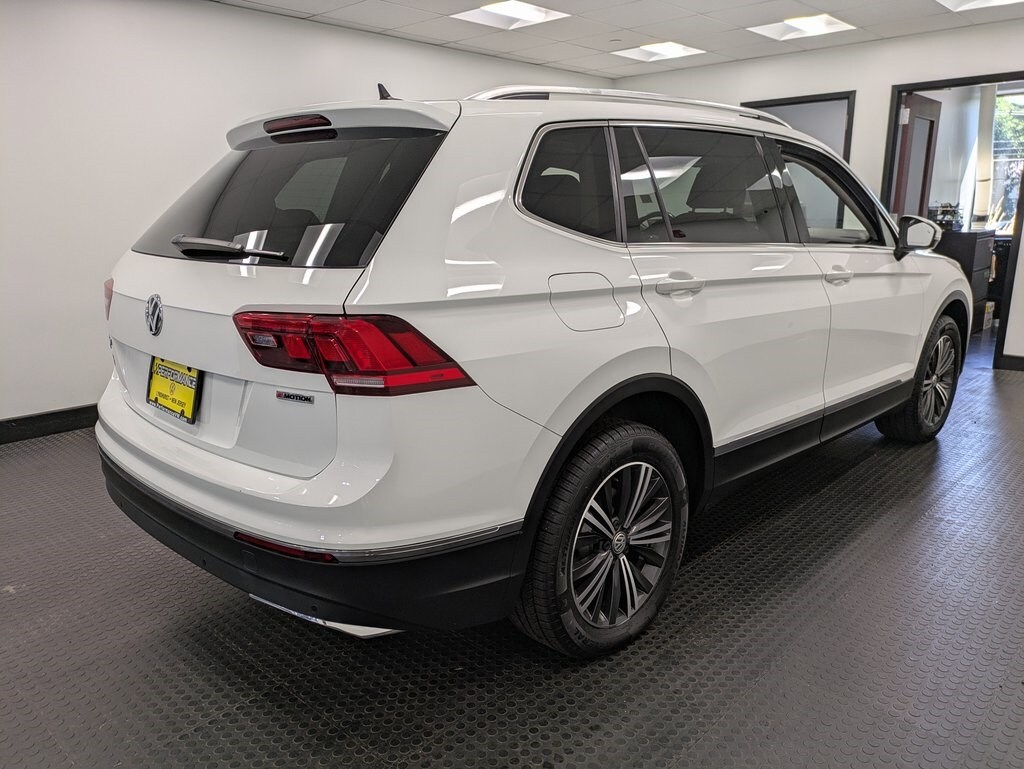 2019 Volkswagen Tiguan SEL photo 3