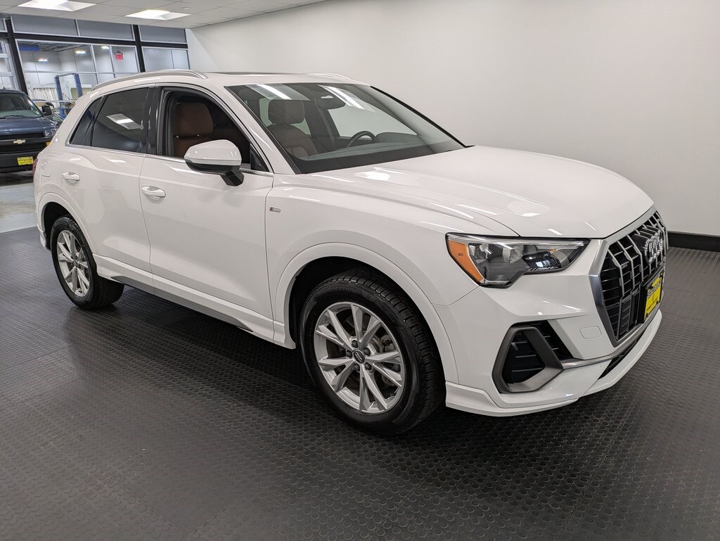 2021 Audi Q3 S line Premium photo 3