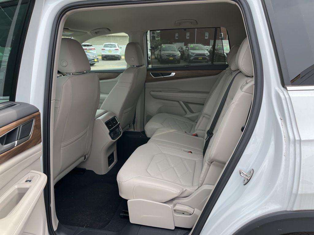 2025 Volkswagen Atlas SE w/Tech - Photo 13