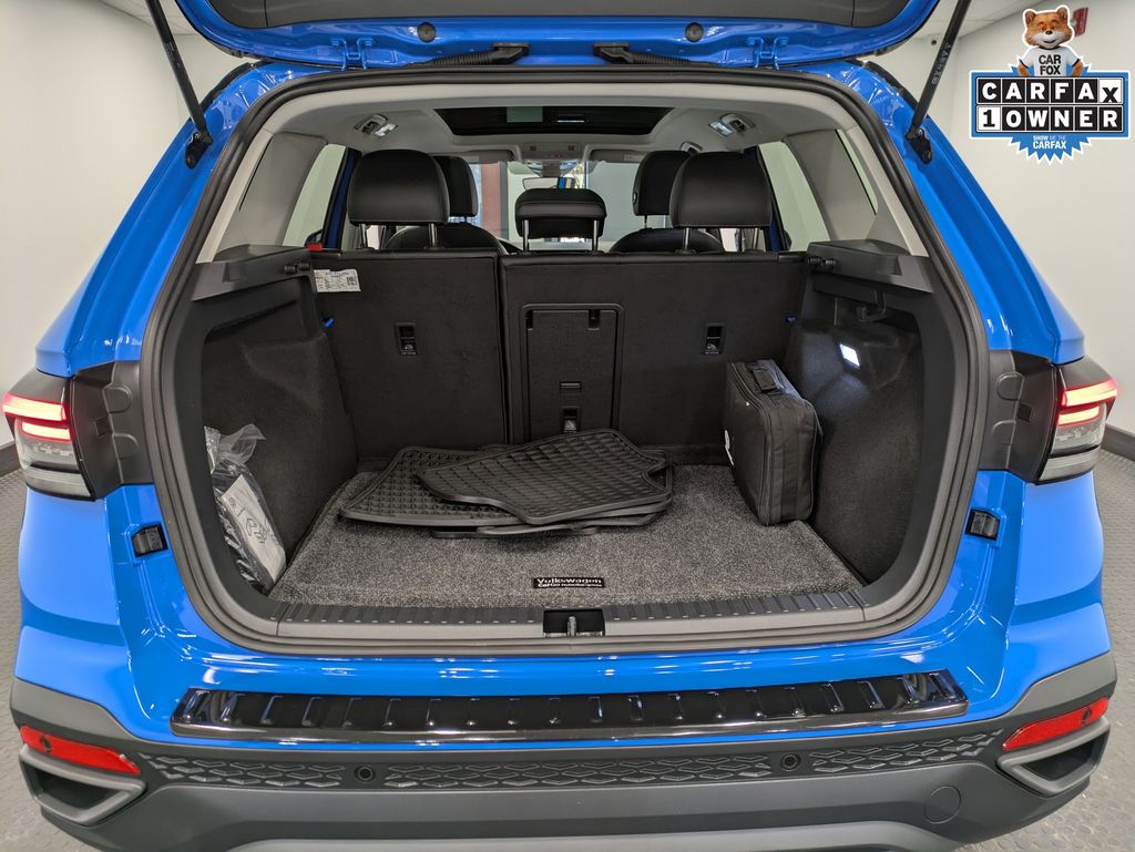 2025 Volkswagen Taos SE Black - Photo 29