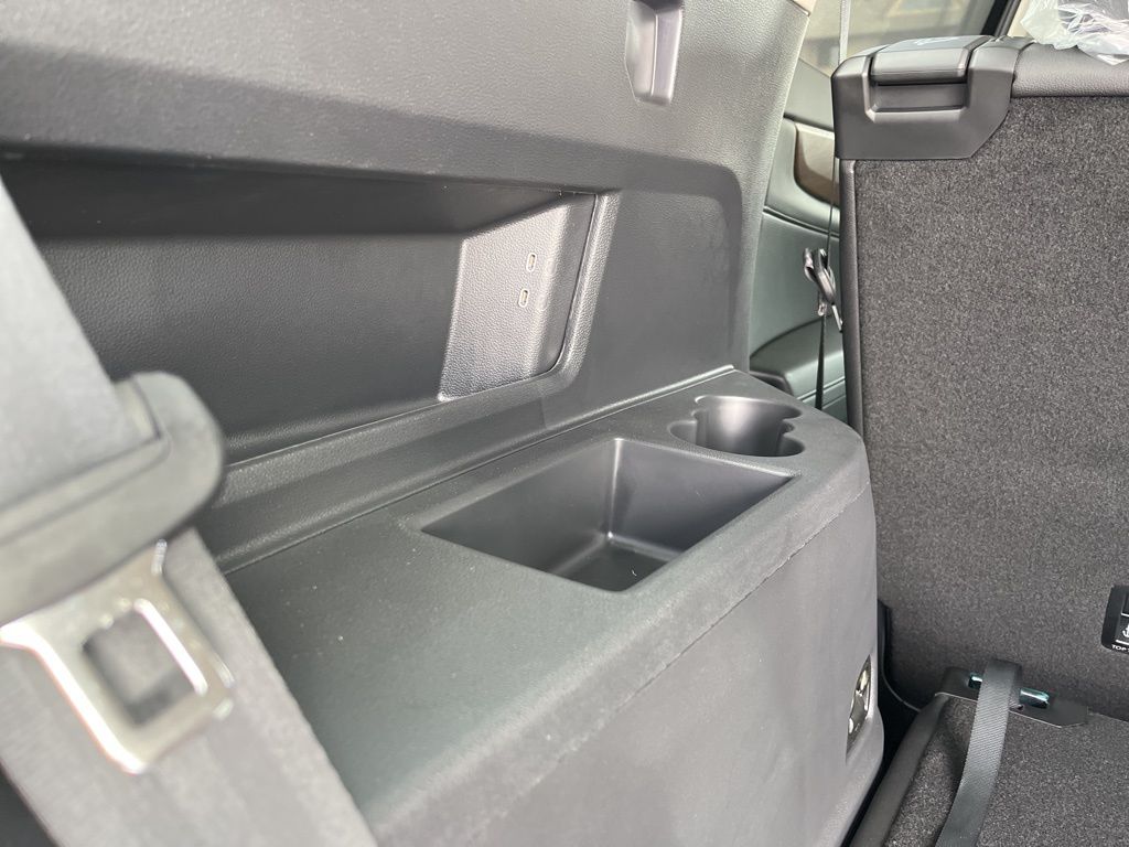 2025 Volkswagen Atlas SE w/Tech - Photo 12