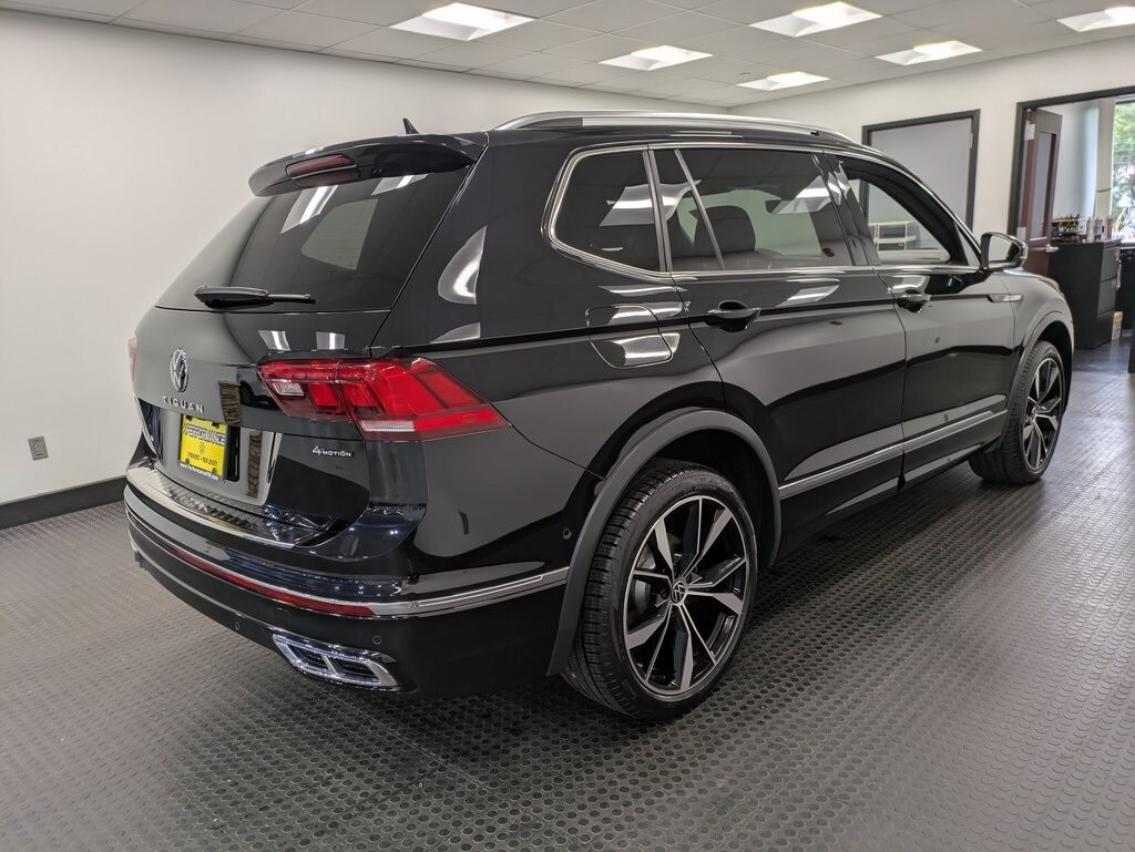 2022 Volkswagen Tiguan SEL Premium R-Line photo 2
