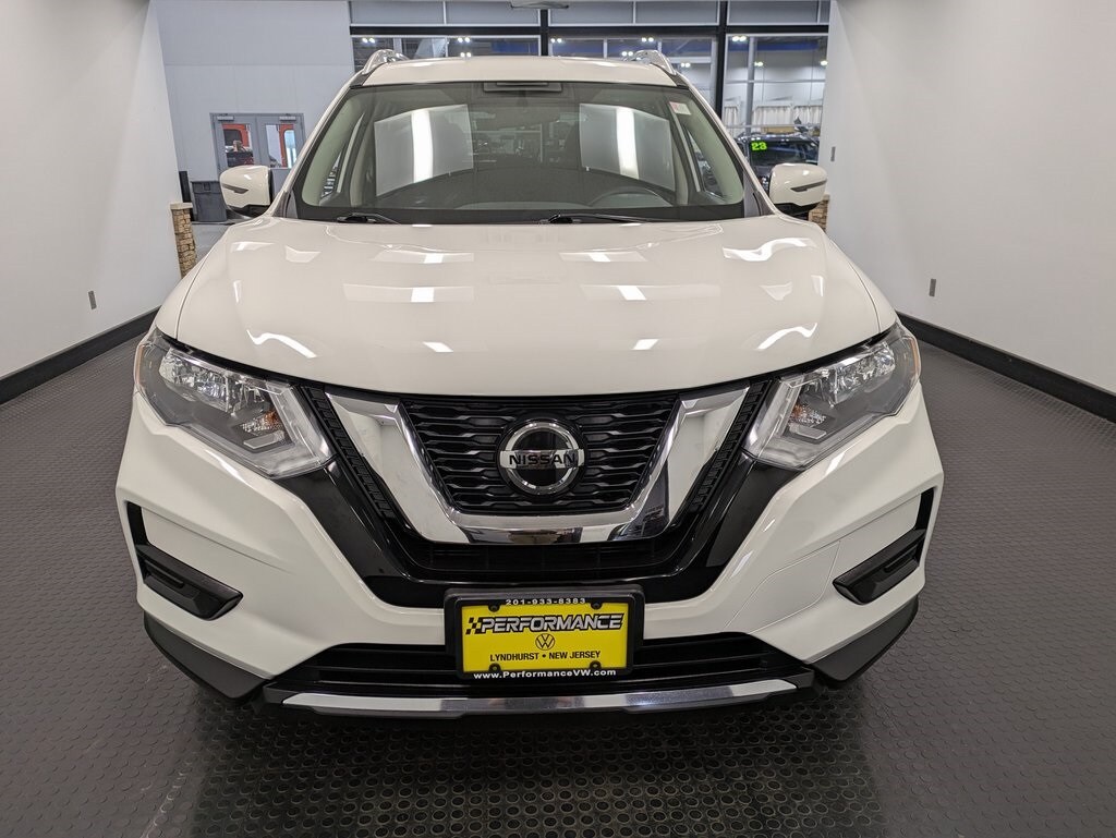 2018 Nissan Rogue SV photo 2