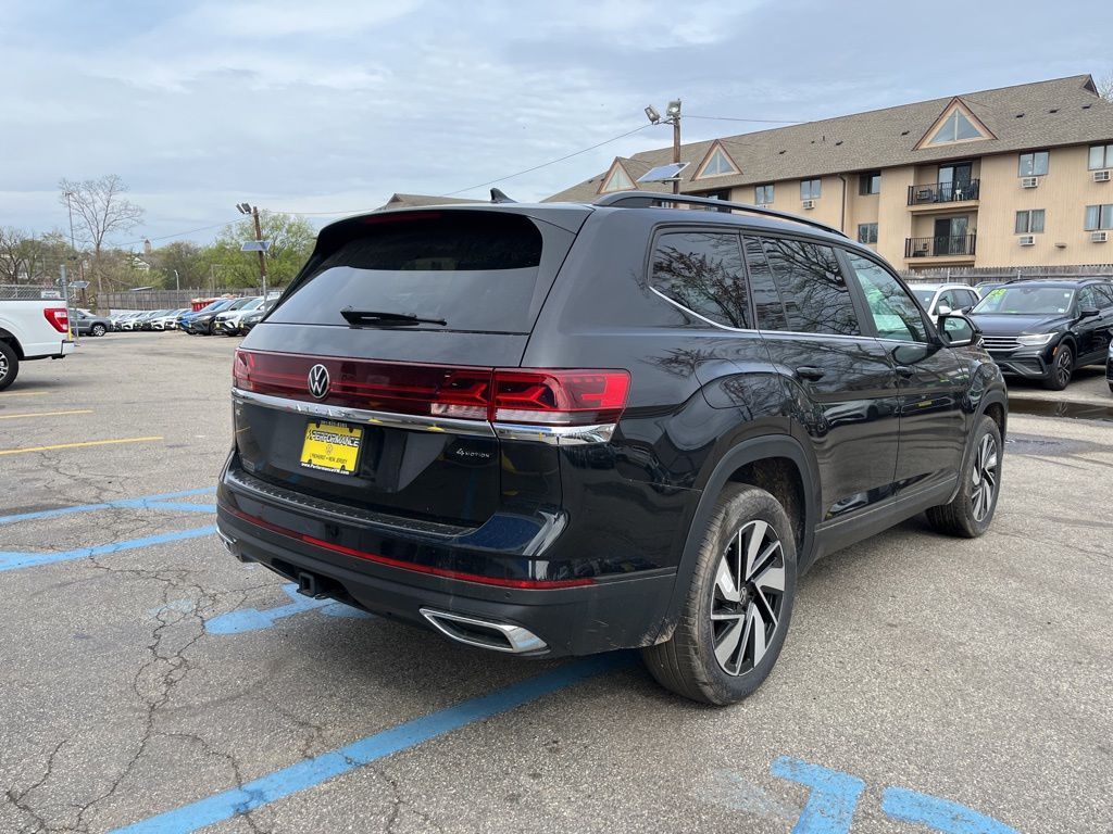 2025 Volkswagen Atlas SE w/Tech - Photo 5