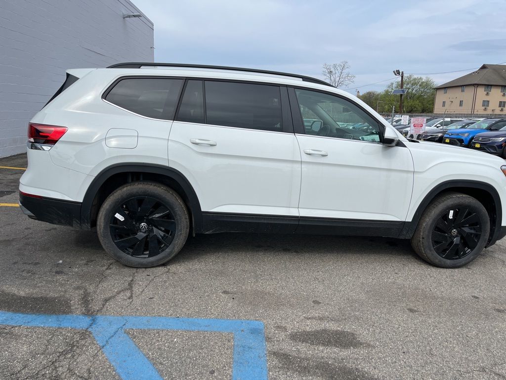 2025 Volkswagen Atlas SE w/Tech - Photo 5