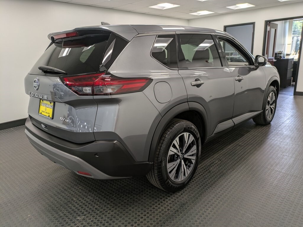 2021 Nissan Rogue SV photo 3