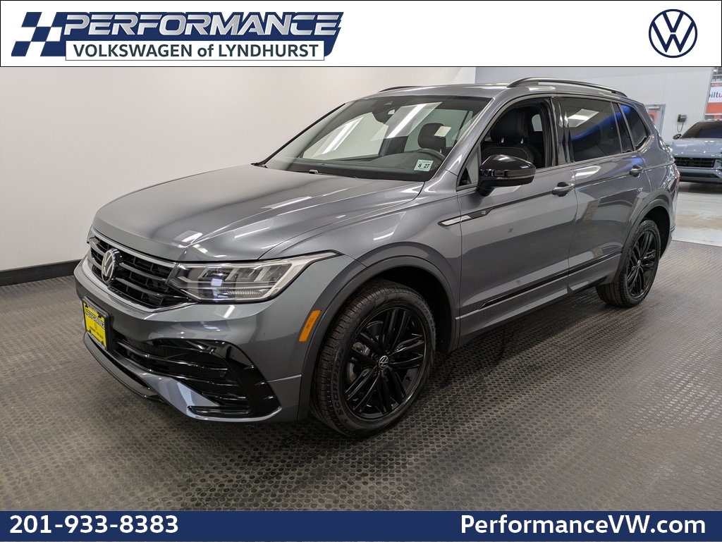 2022 Volkswagen Tiguan SE R-LINE BLACK's photo