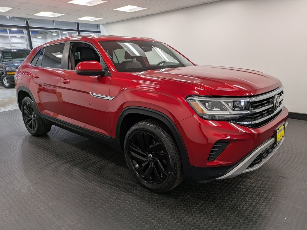 2022 Volkswagen Atlas Cross Sport V6 SE Technology photo 3