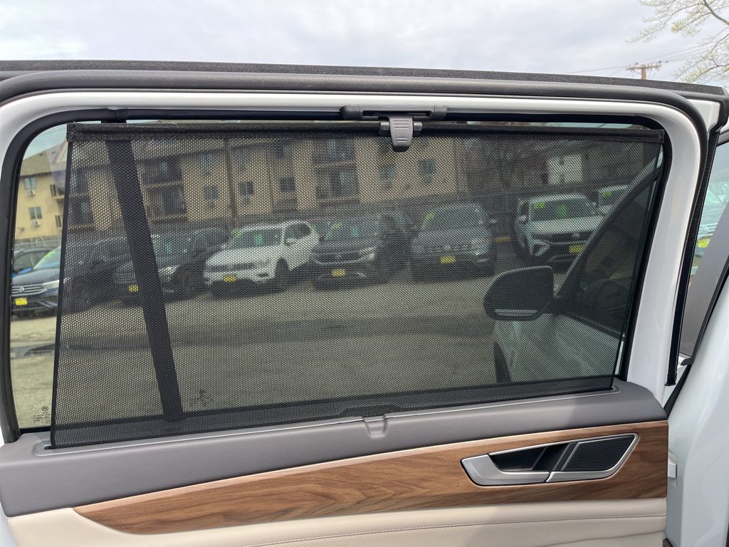 2025 Volkswagen Atlas SE w/Tech - Photo 20