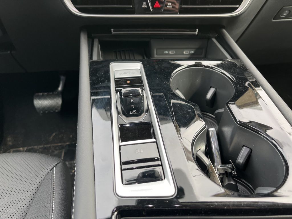 2025 Volkswagen Atlas SE w/Tech - Photo 17