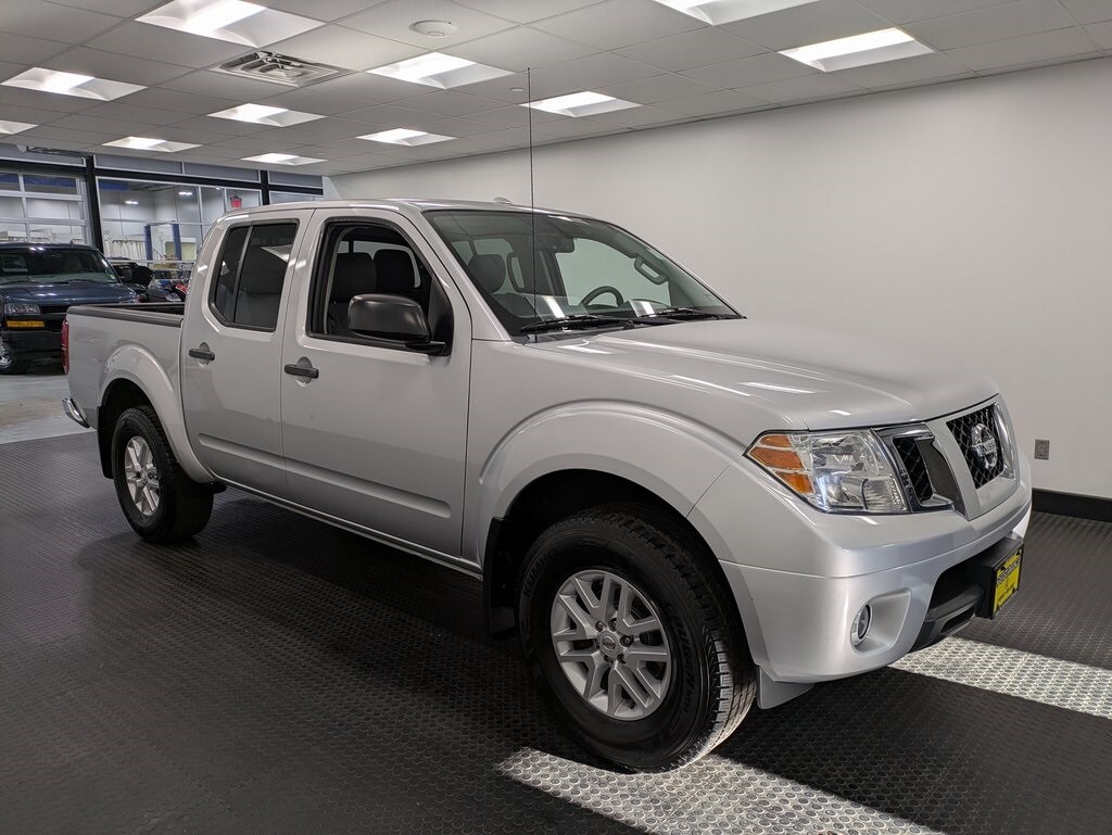 2015 Nissan Frontier SV photo 3