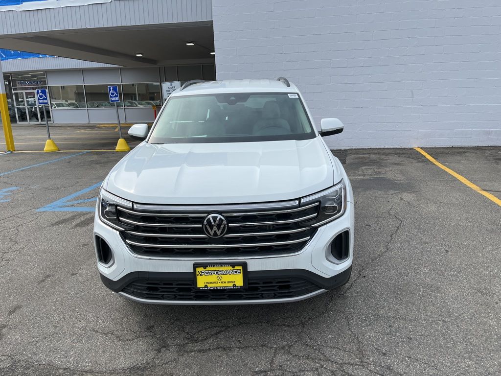 2025 Volkswagen Atlas SE w/Tech - Photo 2