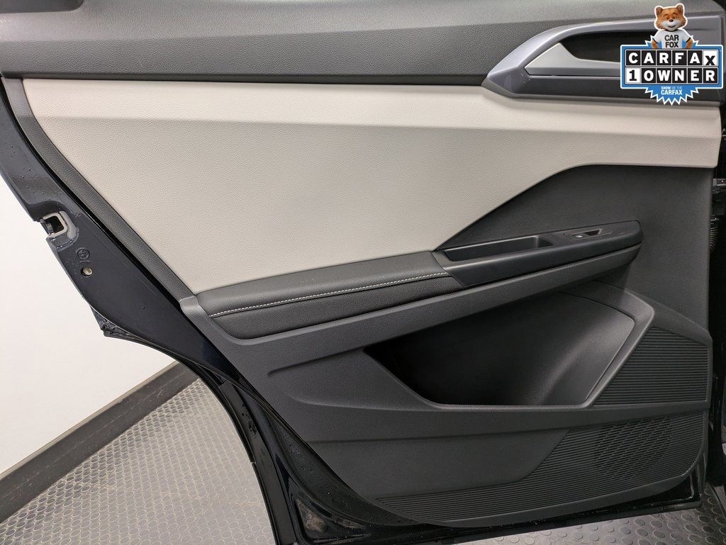 2025 Volkswagen Taos SEL - Photo 24