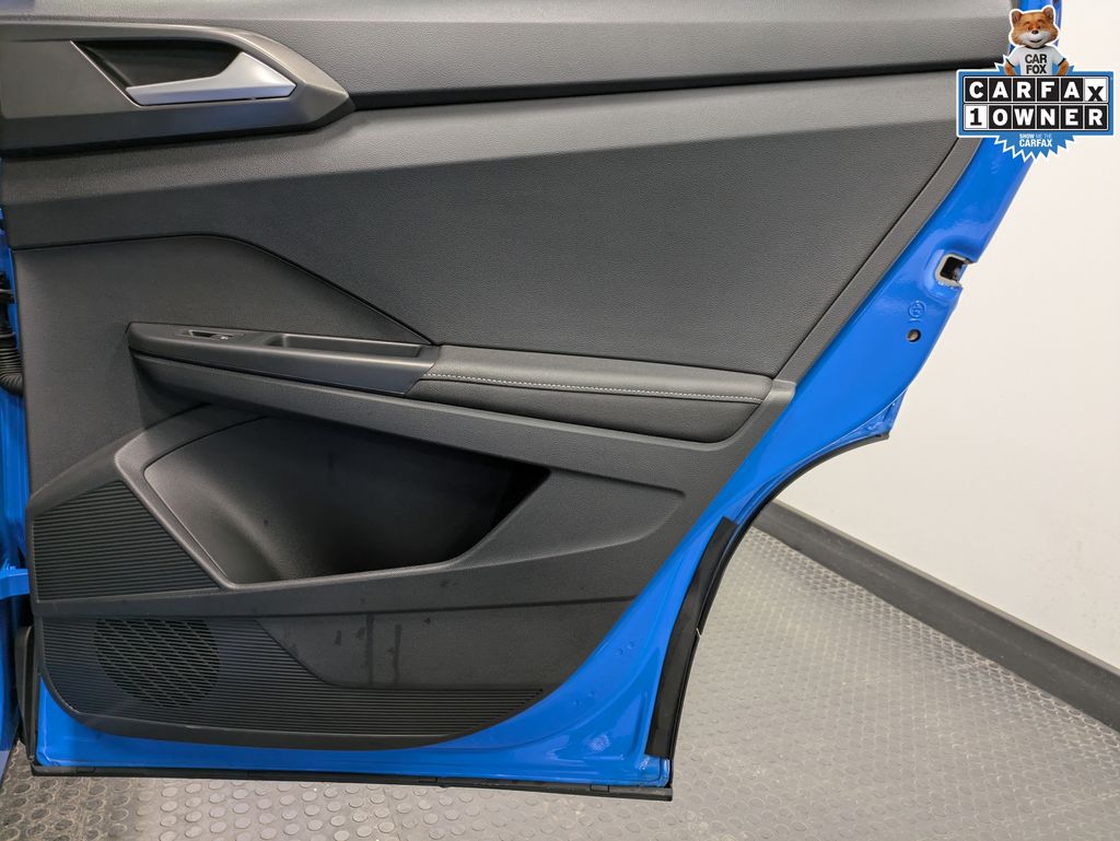 2025 Volkswagen Taos SE Black - Photo 30