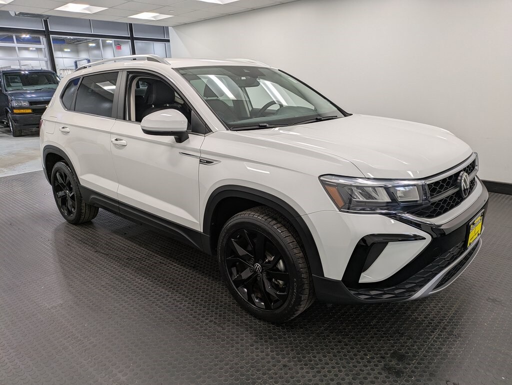 2022 Volkswagen Taos SE photo 3