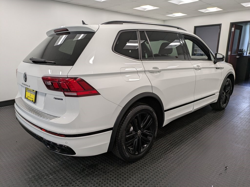 2022 Volkswagen Tiguan SE R-Line Black photo 4