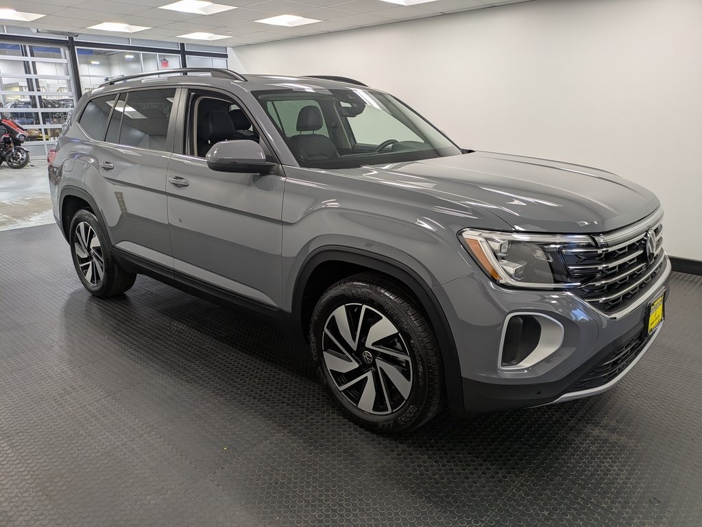 Used 2025 Volkswagen Atlas 2.0T SE w/Technology SUV