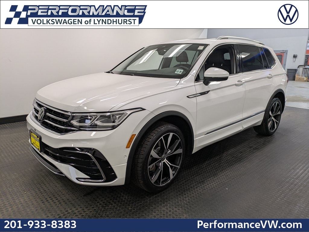 2022 Volkswagen Tiguan SEL R-LINE's photo