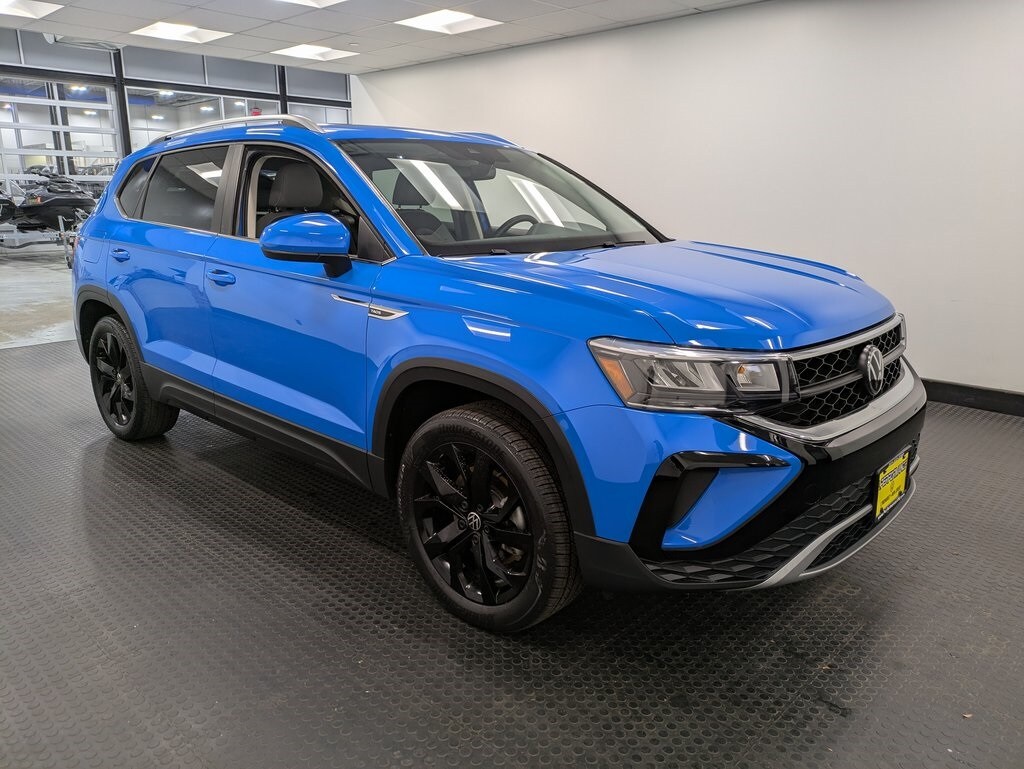 2023 Volkswagen Taos SE photo 3