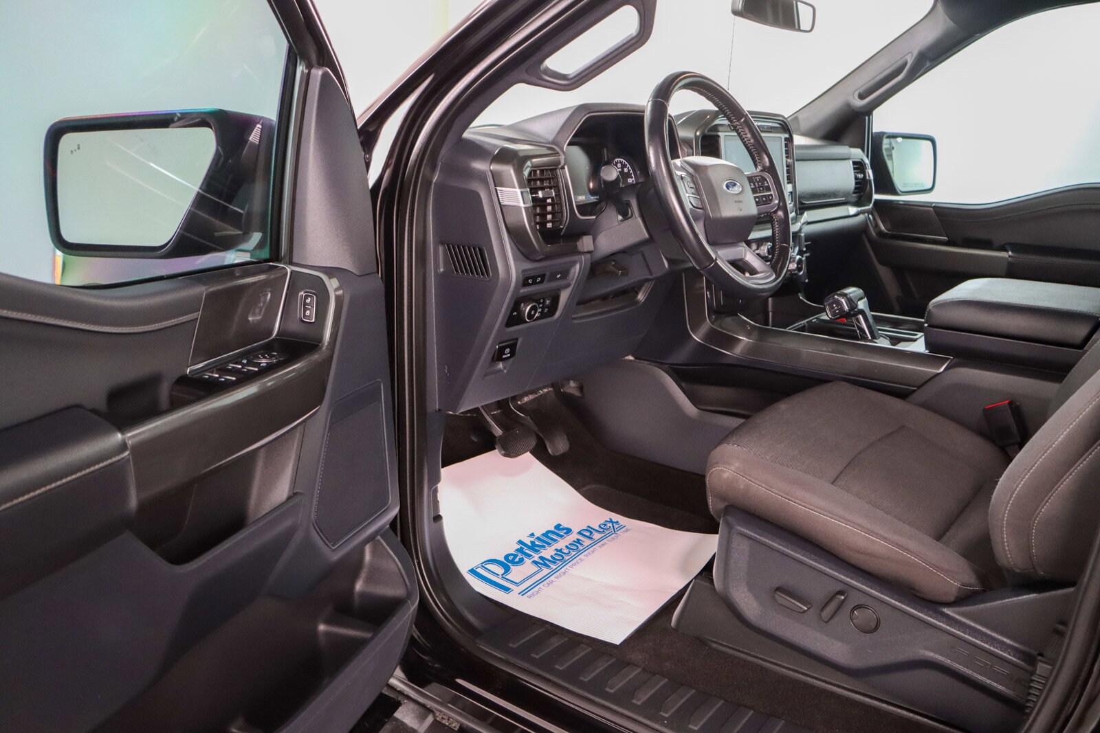 2022 Ford F-150 XLT photo 2