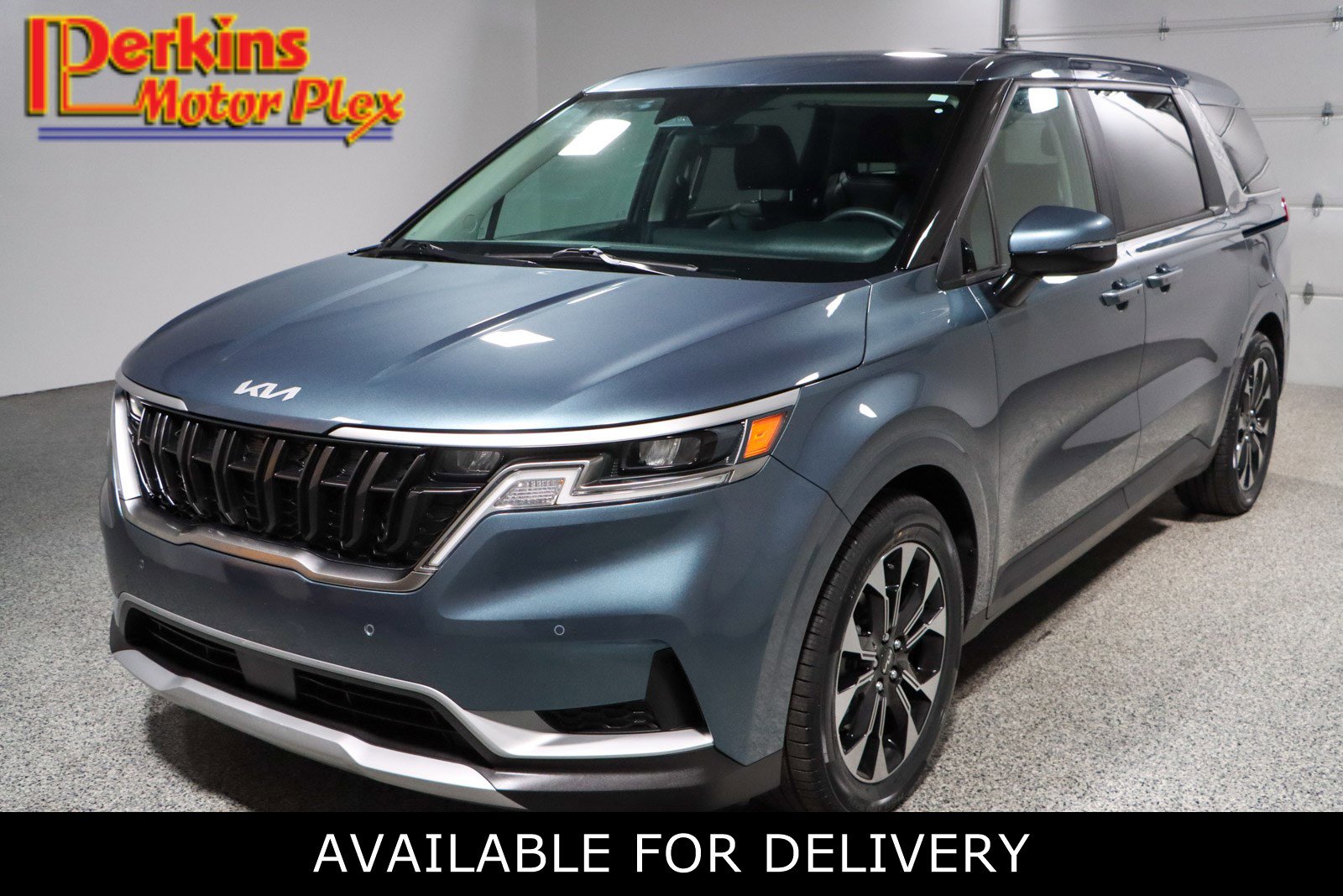 2024 Kia Carnival EX's photo