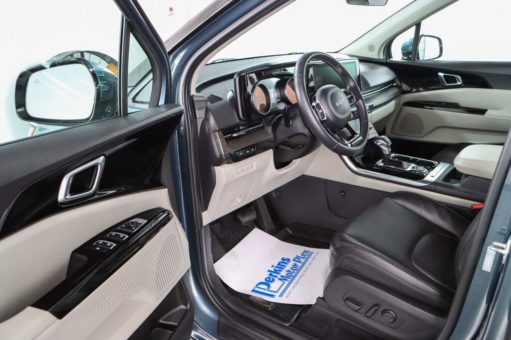 Used 2024 Kia Carnival EX MPV