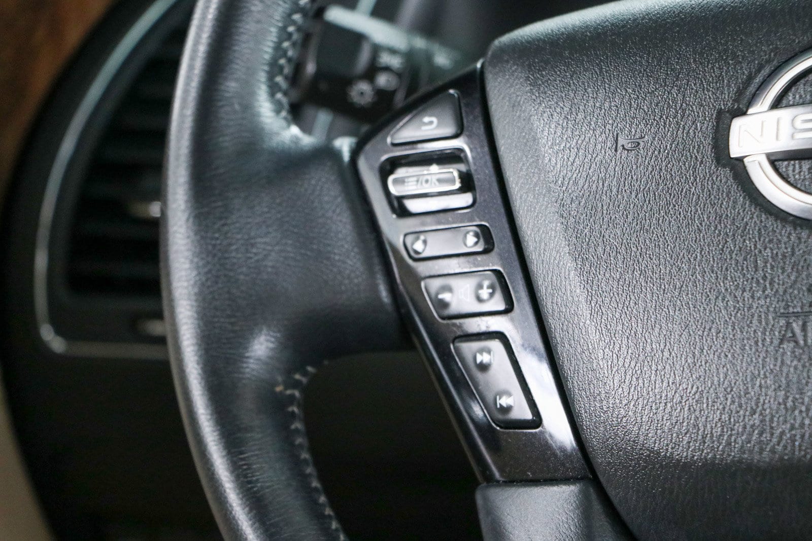 2023 Nissan Armada SL - Photo 14