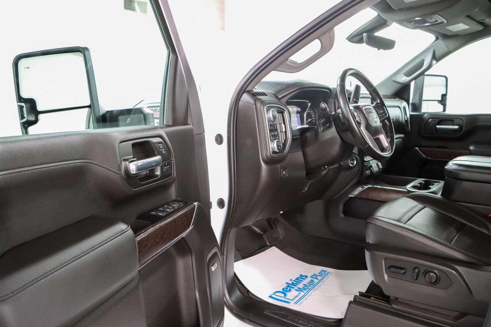 2023 Gmc Sierra HD Denali photo 2