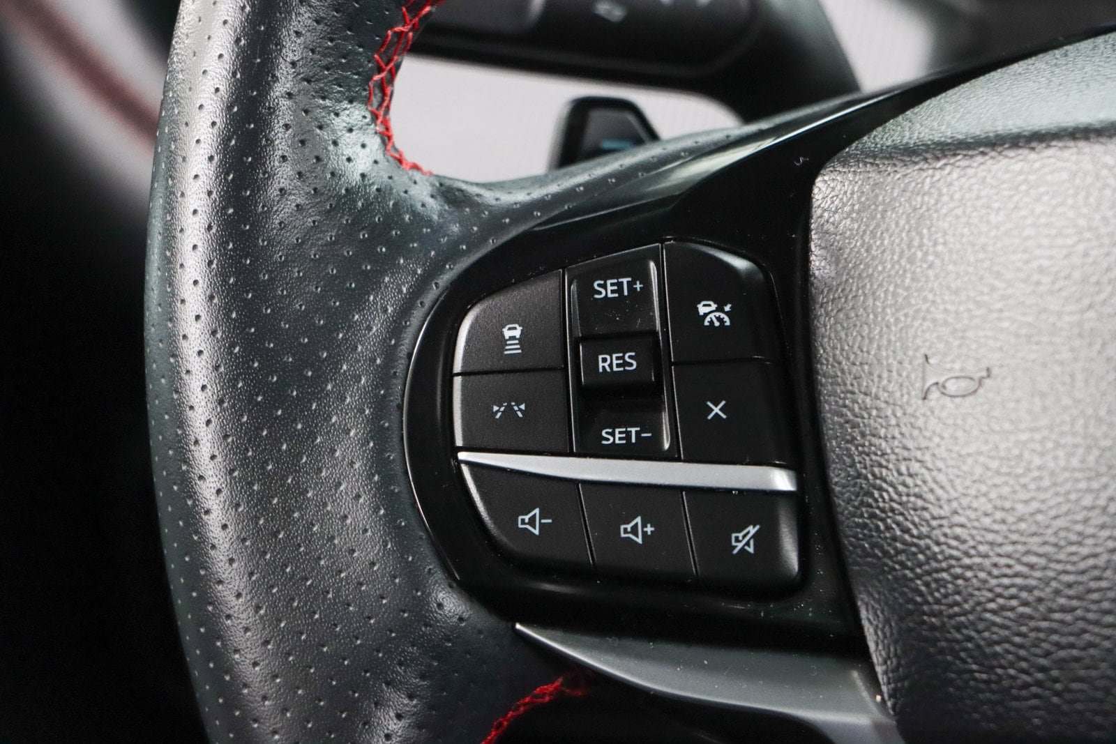 2025 Ford Explorer ST - Photo 13