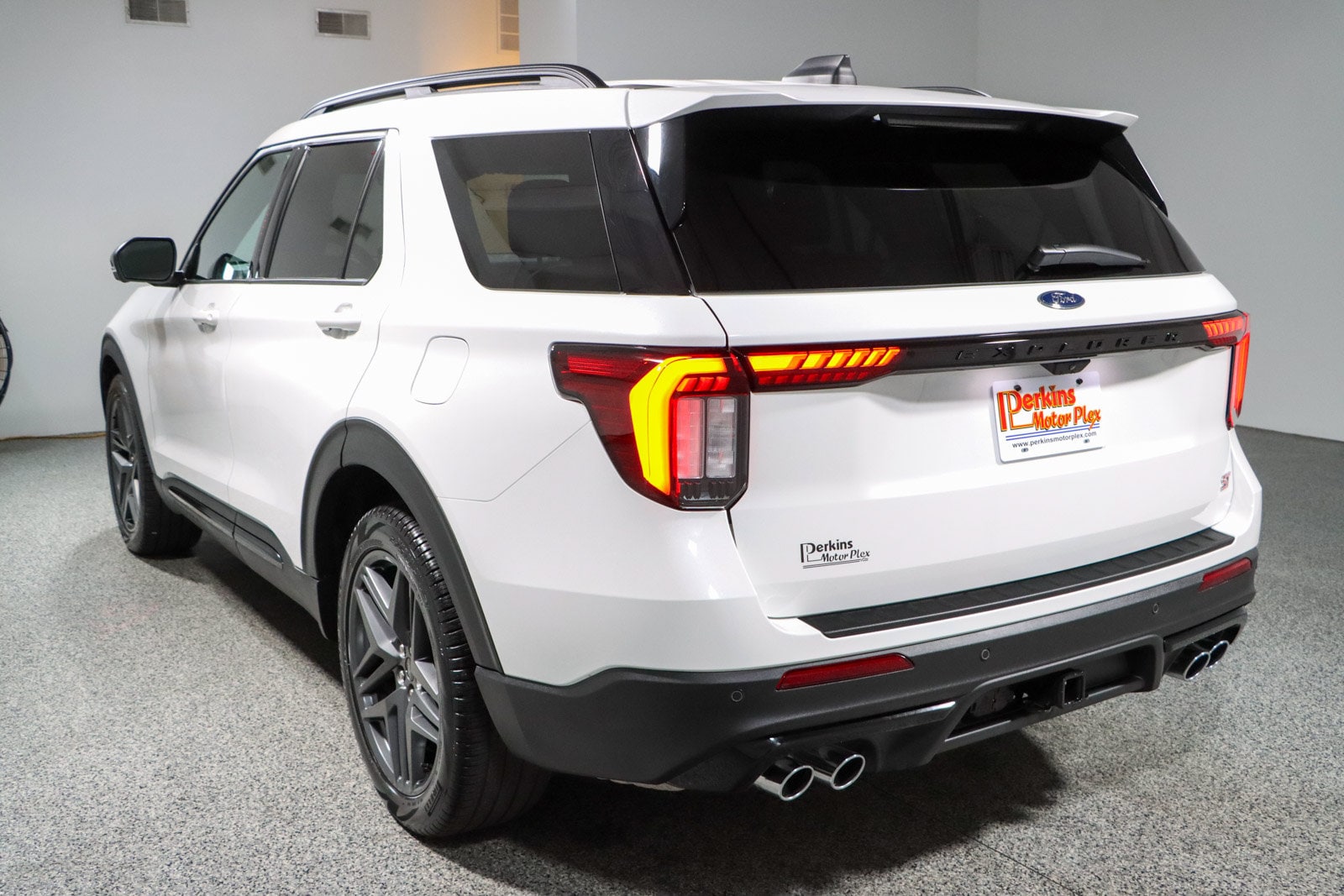 2025 Ford Explorer ST - Photo 9